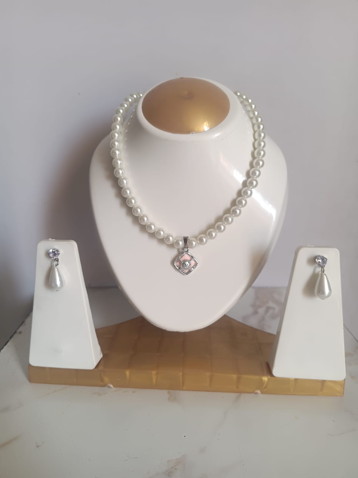 White pearl necklace and matching pearl drop earrings with gold hooks - M11